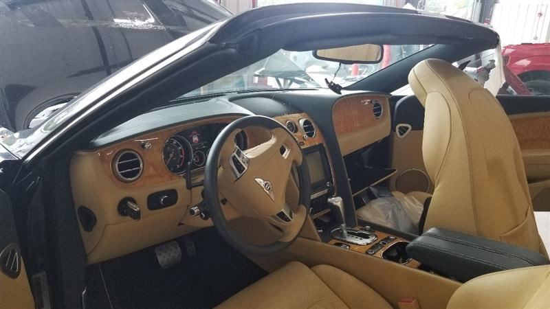 Bentley Continental GT Fuel door
