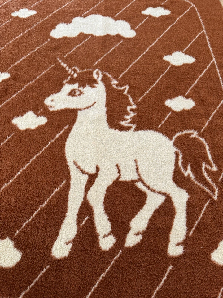 Manta Infantil Vintage Unicornio Arcrílico Bebé Marrón y Crema Reversible 54 x 42 Foto 2 de 4