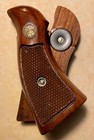 S&W K/L Square Checkered Goncalo Alves Factory Magna Stocks S&W Medallions — photo 3