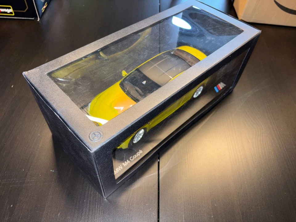 1:18 BMW M4 Coupe (F82) - Paragon - BMW Dealer 80432339606 - Bild 2 von 4