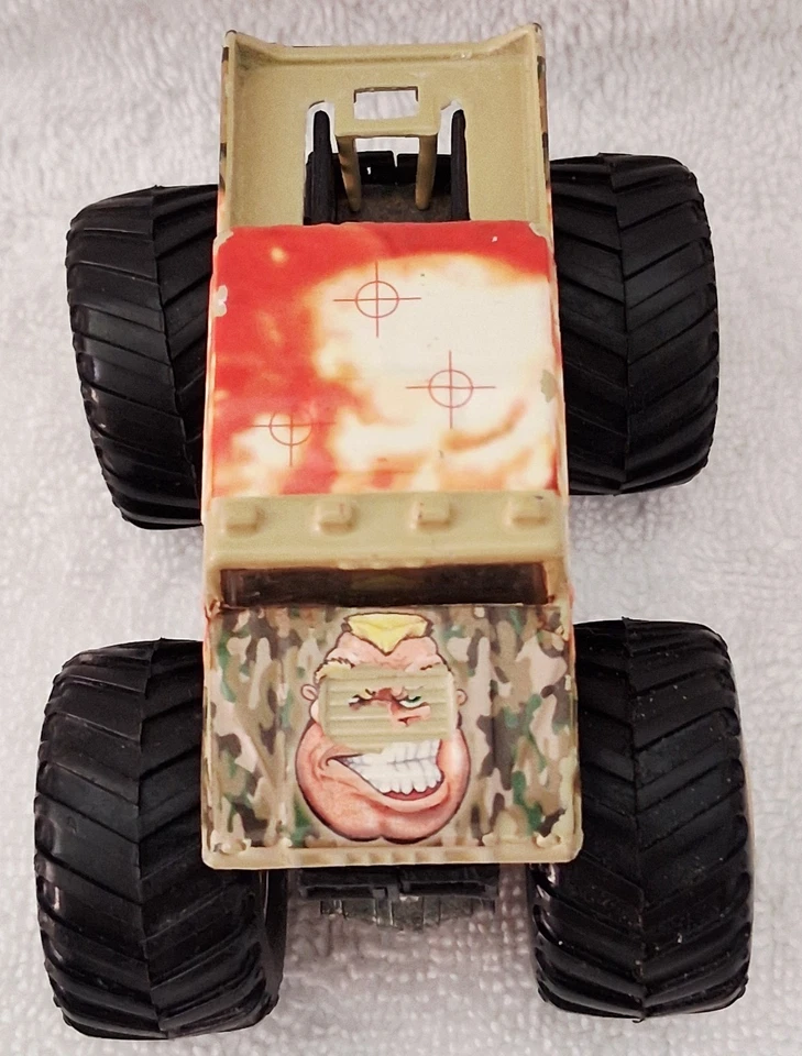 Hot Wheels 2004 Monster Jam Sergeant Smash 1:64 Diecast Truck Metal Base - Image 4 of 4