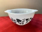 Pyrex Gooseberry Cinderella Bowl 1 1/2 pt. #441 Black & White EUC EXCELLENT