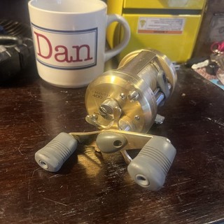 Shimano CALCUTTA 400 Baitcast FISHING Reel GOLD FINISH Japan WORKS GREAT Nice!