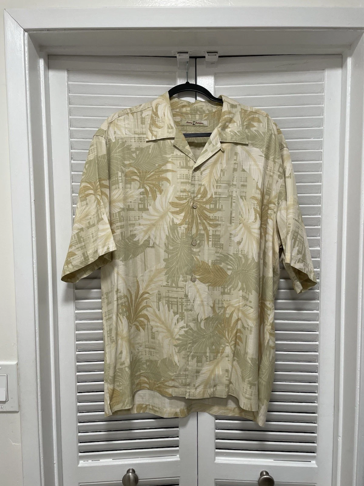 Tommy Bahama 100% Silk Hawaiian Shirt Men’s XL Yellow Palm Leaf Tropical Print