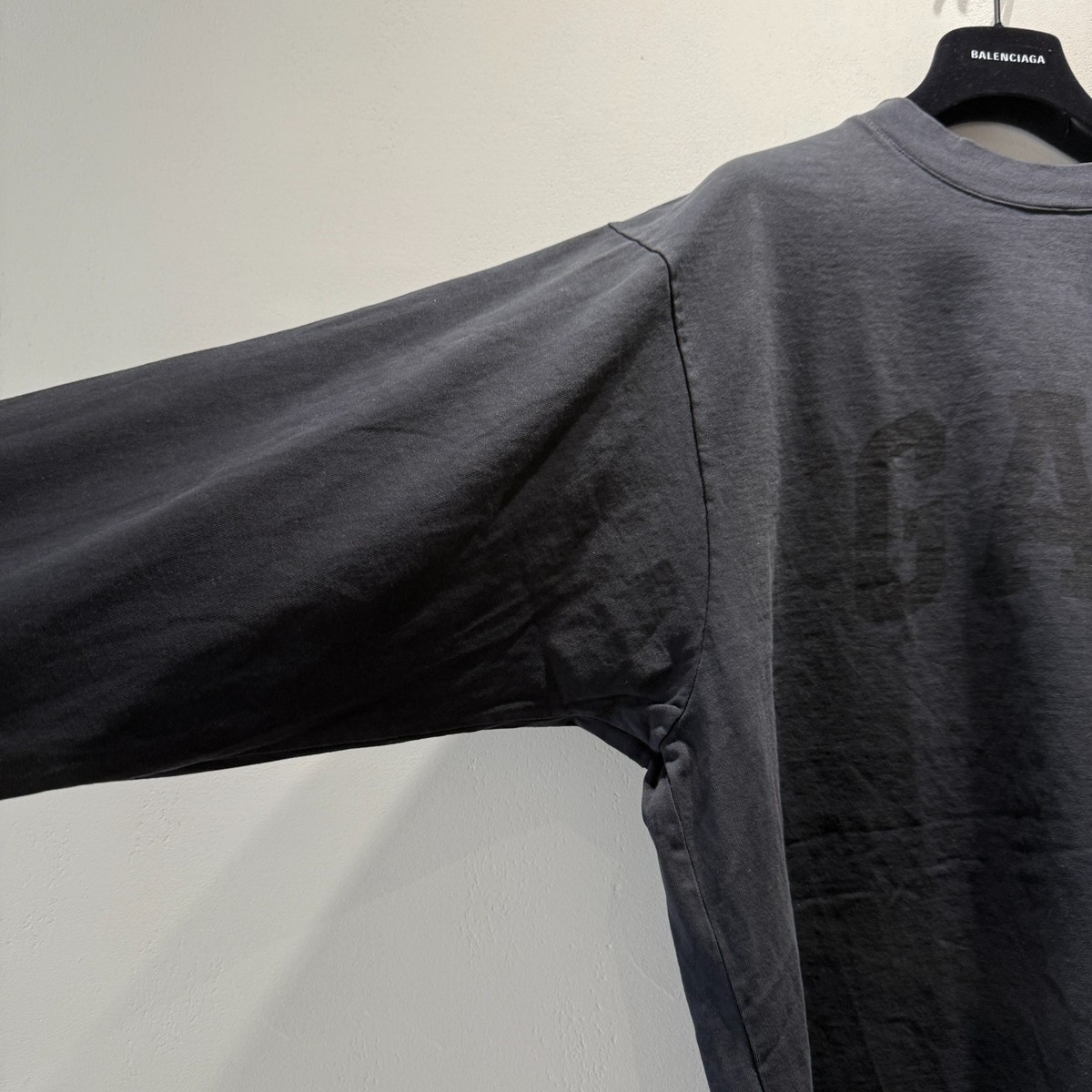 トップス BLACK LONG SLEEVE DOVE TEE (MISPRINT) トップス BLACK LONG SLEEVE DOVE TEE (MISPRINT) Yeezy Gap