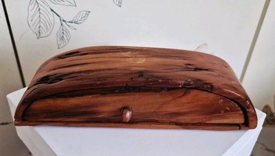 Schönes Schmuckkästchen Handarbeit aus altem Sumpf Kauri Holz Neuseeland