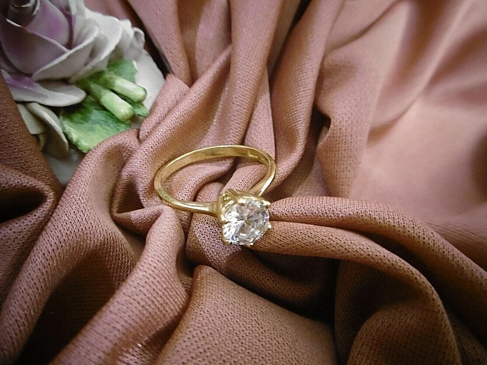 Wunderschöner, vergoldeter Ring mit großem Zirkonia, Ø ca. 19,5 mm - Bild 3 von 4