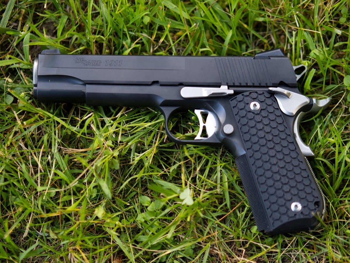 Hex Pattern Sig Sauer Full Sized 1911 Fastback Grip Panels - Matte