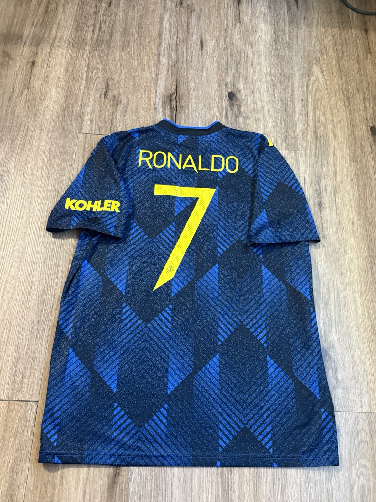 authentic adidas manchester united 2021/2022 third jersey cristiano ronaldo SZ L thumbnail 3