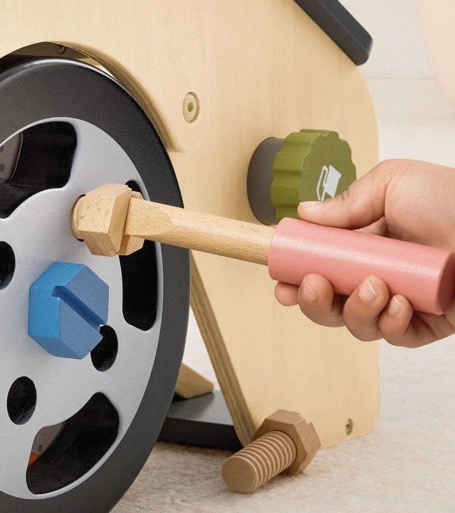 Member’s Mark Wooden Car Mechanic Playset Kids Pretend Garage Workshop Toy NEW - Image 3 of 4