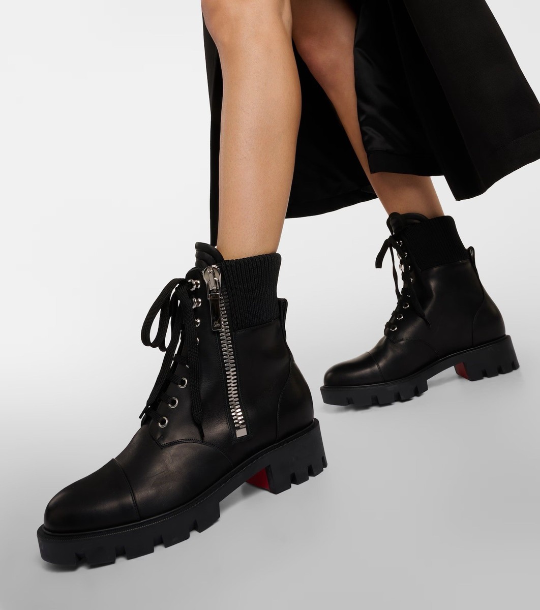 $1,595 Christian Louboutin Black Leather Lace Up En Hiver  display picture 2
