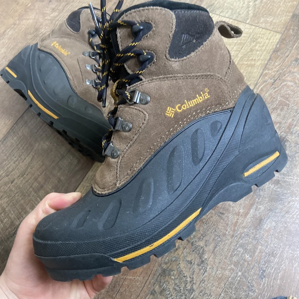 Columbia | 'Bugaboo Too' 麂皮男孩冬季靴,尺寸 3 状况完好 — 第 3/4 张图片