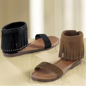 minnetonka black sandals