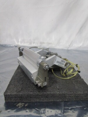 AMAT 0010-70321 SLIT VALVE ACTUATOR GATE ASSEMBLY P5000, 110590