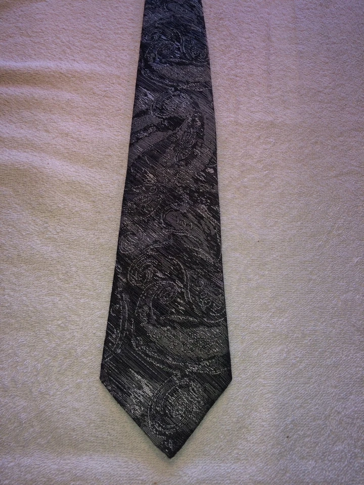 SMITH AND LOGSDON CORBATA HOMBRE GRIS SOBRE BASE NEGRA 3.5" X 58"  Foto 2 de 4