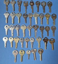 Lot of 40 assorted vintage KEYS Yale Ilco Russwin Keil Basco Sargent Bauer ++