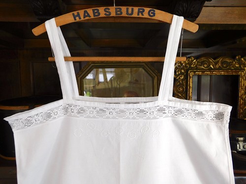 VINTAGE DAMEN LEINEN NACHTHEMD WEISS SPITZE UND STICKEREI A12 - Bild 5 von 5