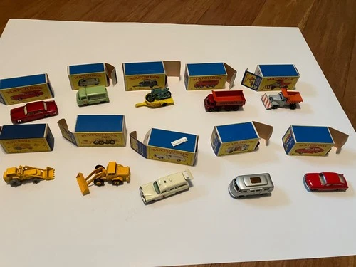 Matchbox Lesney 18 boxed cars Lot