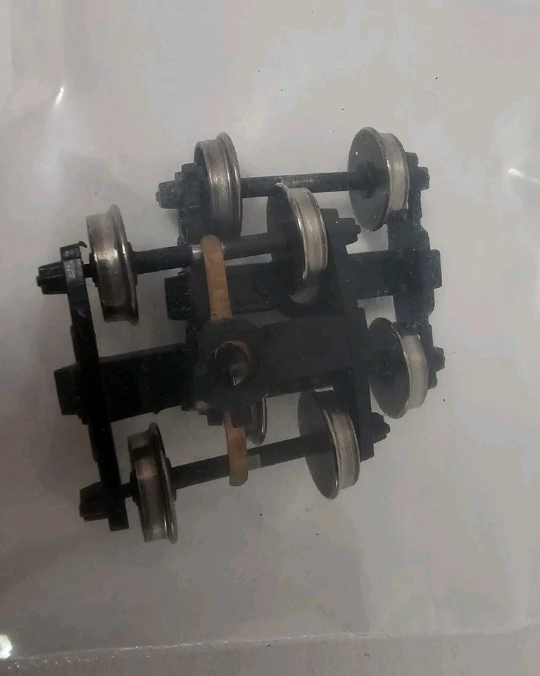 Kadee 590 HO Bettendorf AAR trucks w/ Electrical Pickup & Extra Trucks w/pickup - Image 3 of 3