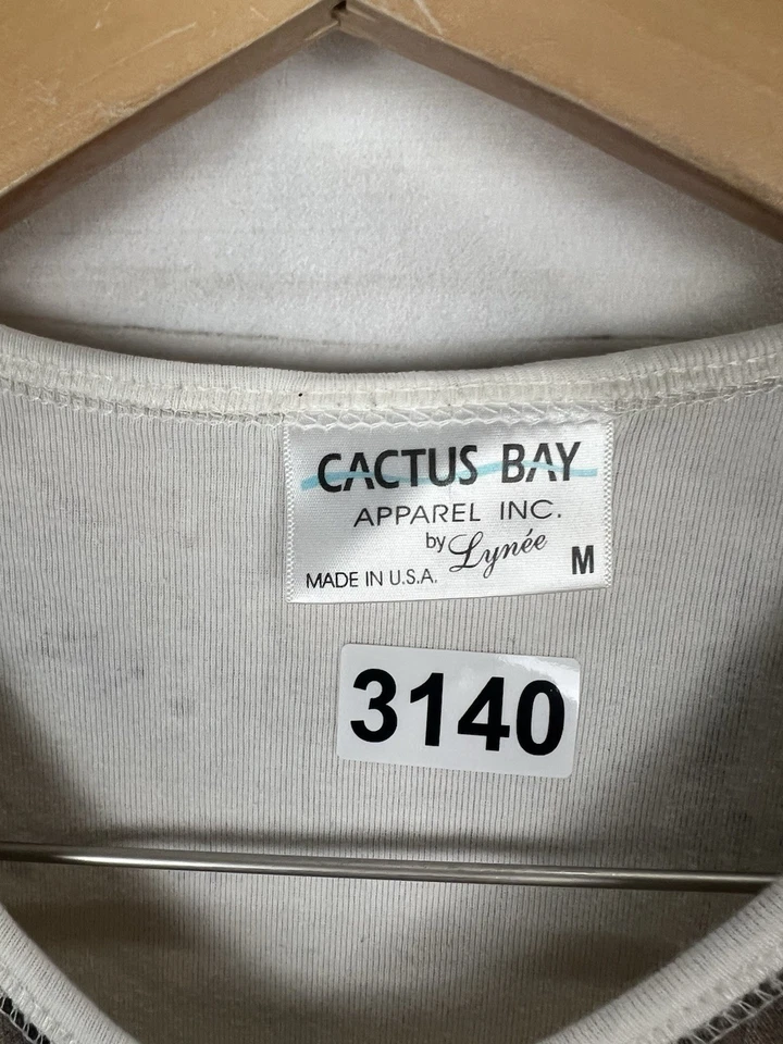 Camiseta Cactus Bay Apparel Top M Multicolor V AOP Nativo del Suroeste Embellecida EE. UU. Foto 3 de 4
