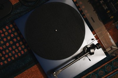 Pro-Ject DEBUT EVO 2 (Blue) *AND* Sumiko Moonstone Stylus and Phono Preamp