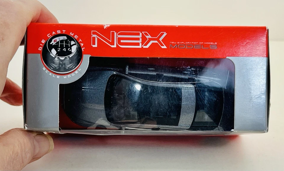 Jaguar XJ 2010 Diecast Model Car 1/43 - New In Box by Welly - Image 3 of 4