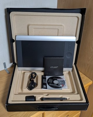 Wacom Intuos Pro PTH-651/K0 ミディアム s-l400.jpg