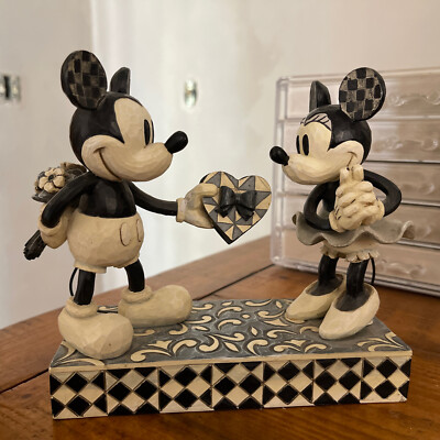 Disney Traditions by Enesco 'Real Sweetheart' Mickey and Minnie Mouse 4009260