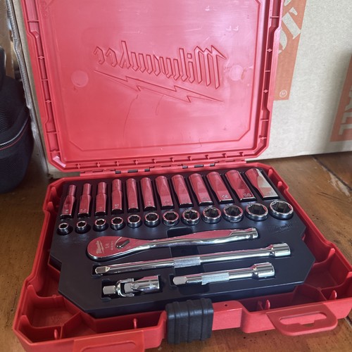 Milwaukee 48-22-9504 1/4" Drive Metric Ratchet & Socket Set (28pc) Free Shipping