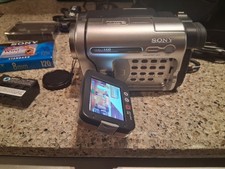 SONY HandyCam CCD-TRV138 Hi8 NIGHTSHOT Camcorder 20x Optical Zoom Tested w/ Tape