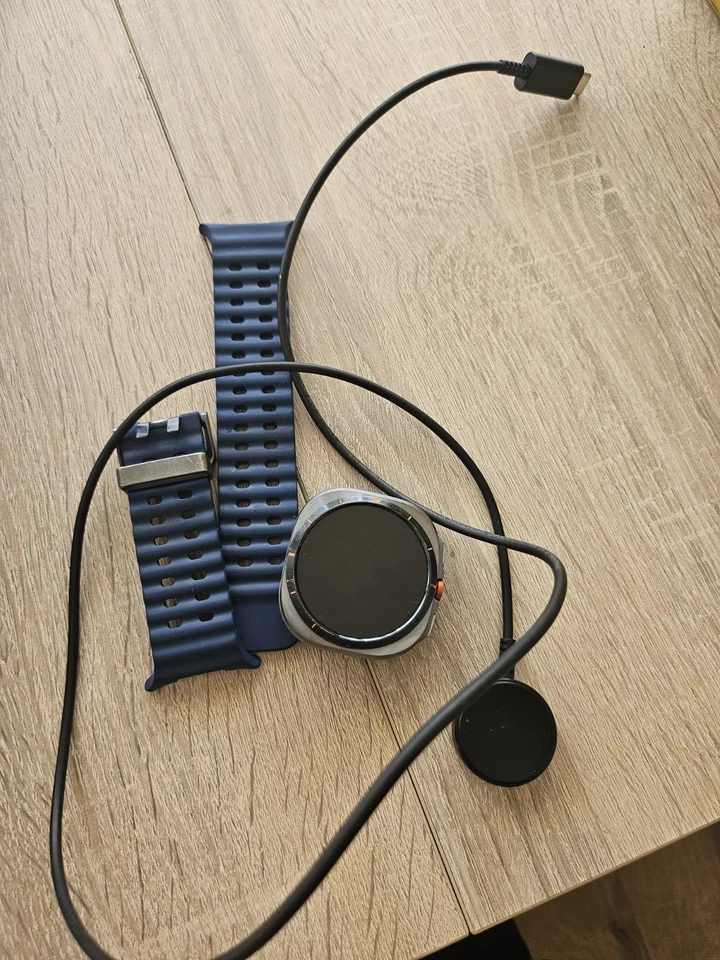 Samsung Galaxy Watch 8 · 47 mm · LTE, photo 3 sur 5