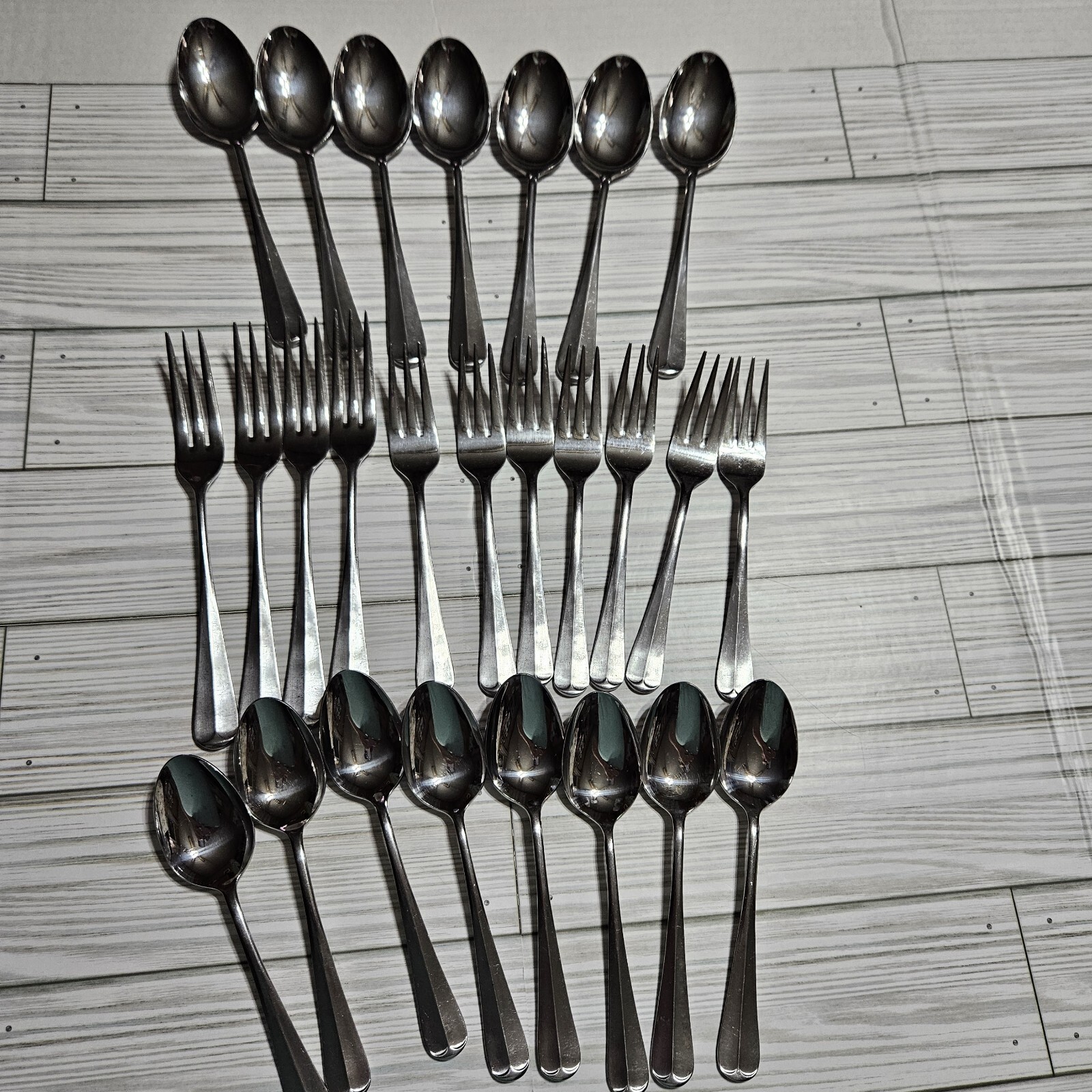 Northland Stainless 4 Dinner Forks 7 Dessert/Salad Forks 8 Teaspoon 7 Soup Spoon