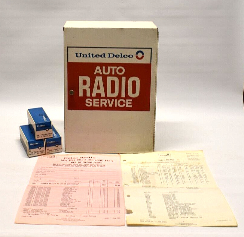 Vintage UNITED DELCO RADIO SERVICE Dealership Mechanic display storage Cabinet