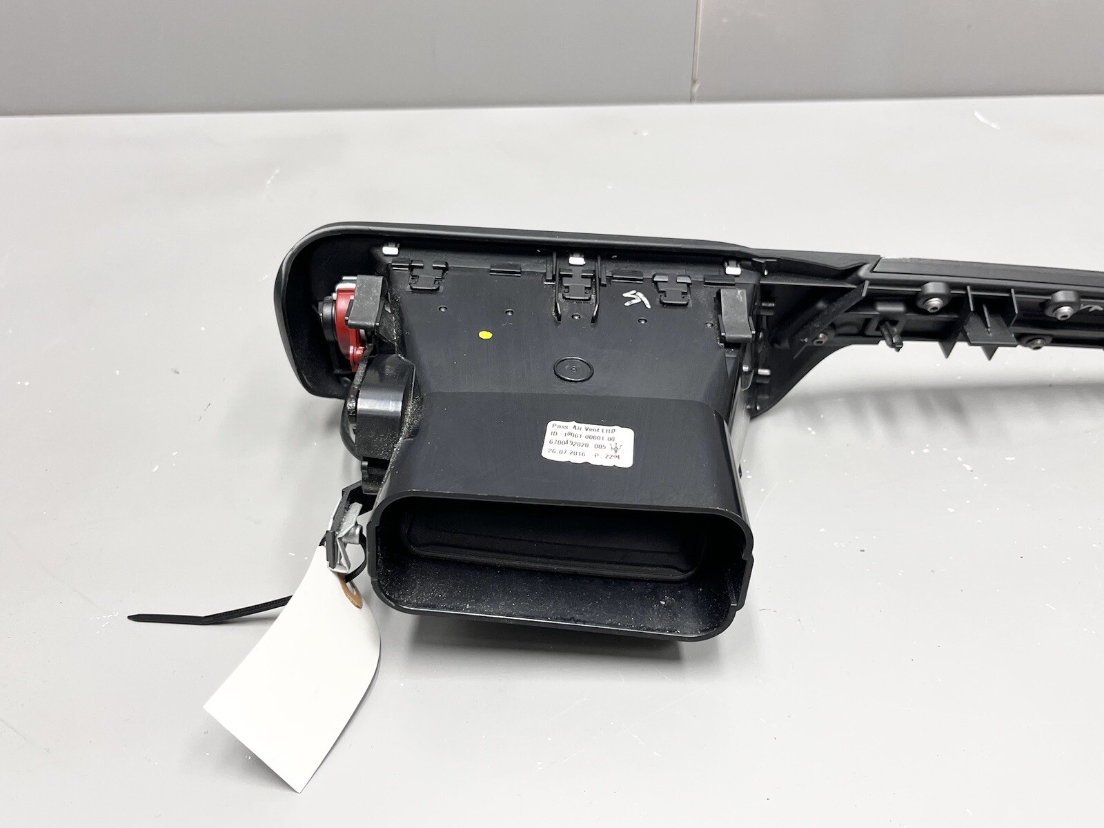 ⭐️2017-2020 MASERATI LEVANTE DASH RIGHT BEZEL MOLDING AC AIR VENT GRILLE OEM