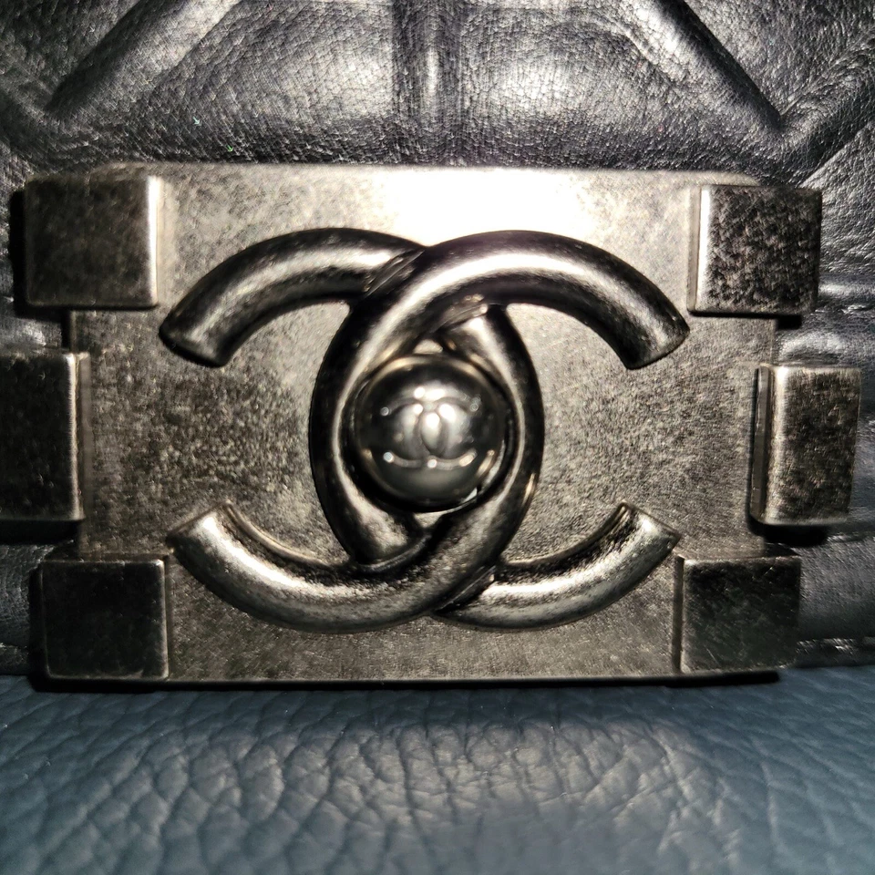 Raro Bolso Chanel Arabesco Niño Solapa Piel de becerro Repujado Antiguo Foto 3 de 4