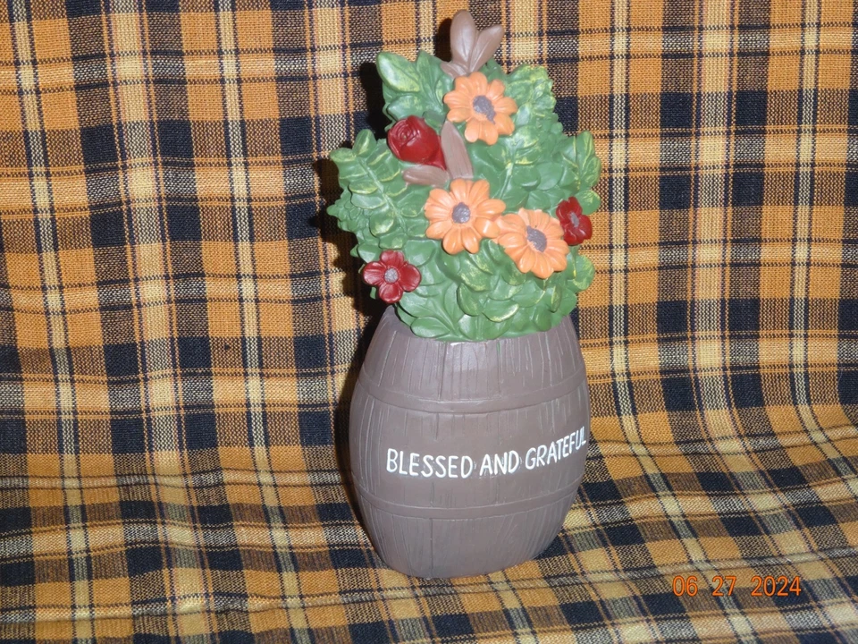 NUEVO CUBO DE FLORES "BENDITO Y AGRADECIDO" FLORES DE OTOÑO EN BARRIL Foto 4 de 4