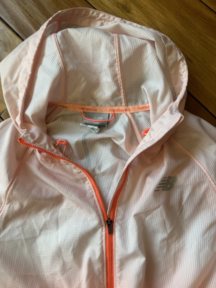 Jaqueta feminina New Balance Ombre malha com capuz zíper completo tamanho P leve laranja - Imagem 3 de 4