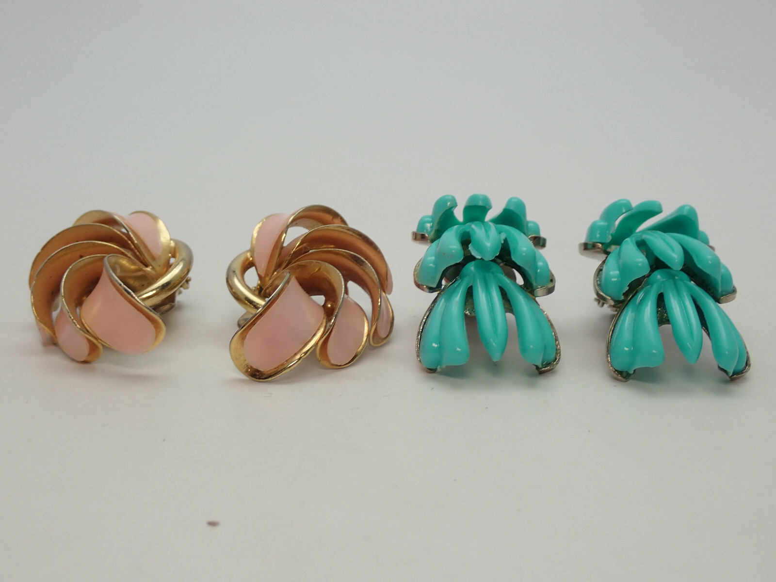 Pair of Vintage Pink Enamel & Teal Early Plastic … - image 3