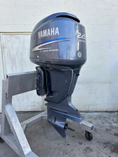 2005 Yamaha F225 225HP 4 Stroke Outboard Engine W/ 25" Shaft Standard Rotation