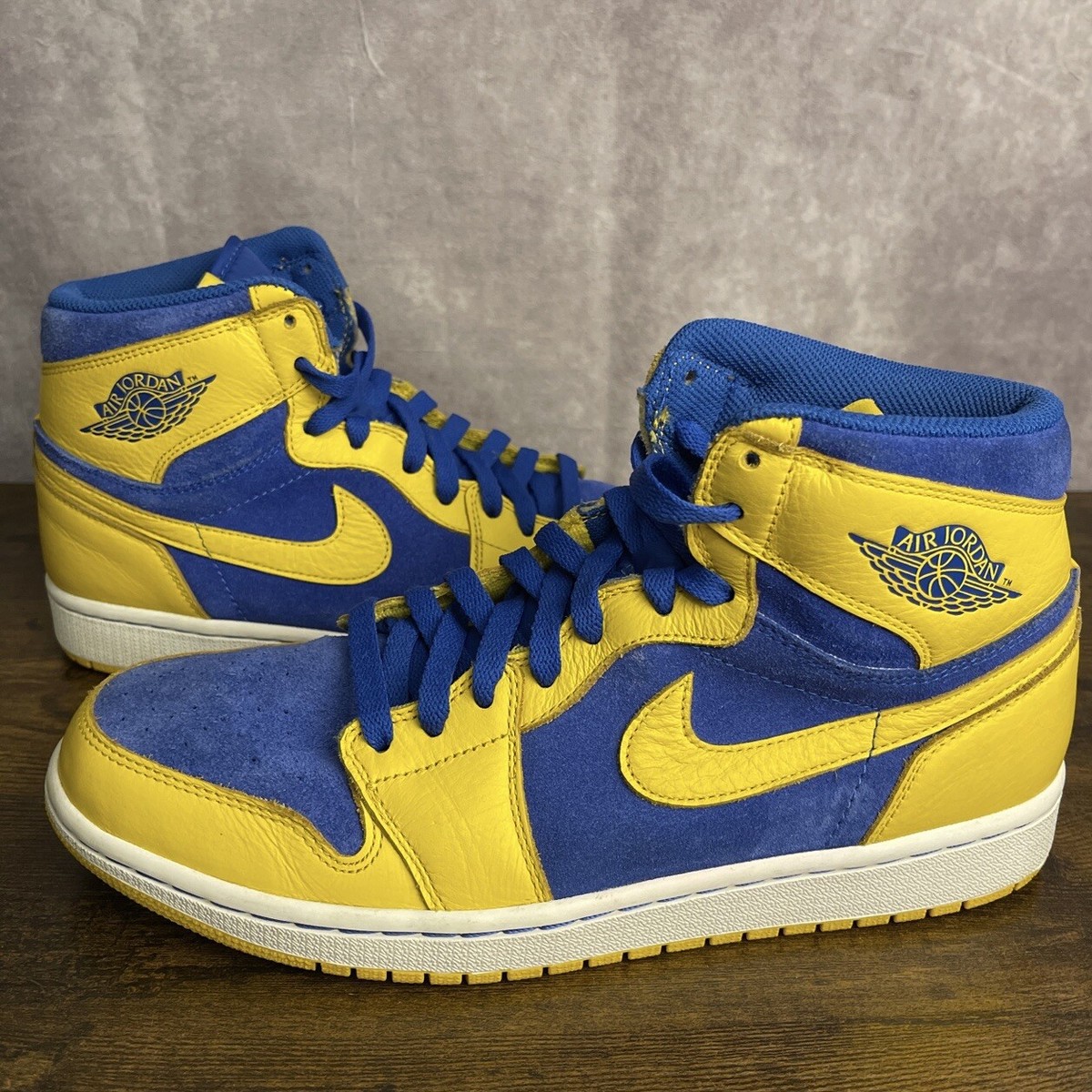 ? Nike Air Jordan 1 Laney 2013 | Size 11M 555088-707 |  Pre-Authenticated 2013 Nike Jordan 1 Retro High OG Laney - Pre-owned 8.5/10  main image 4