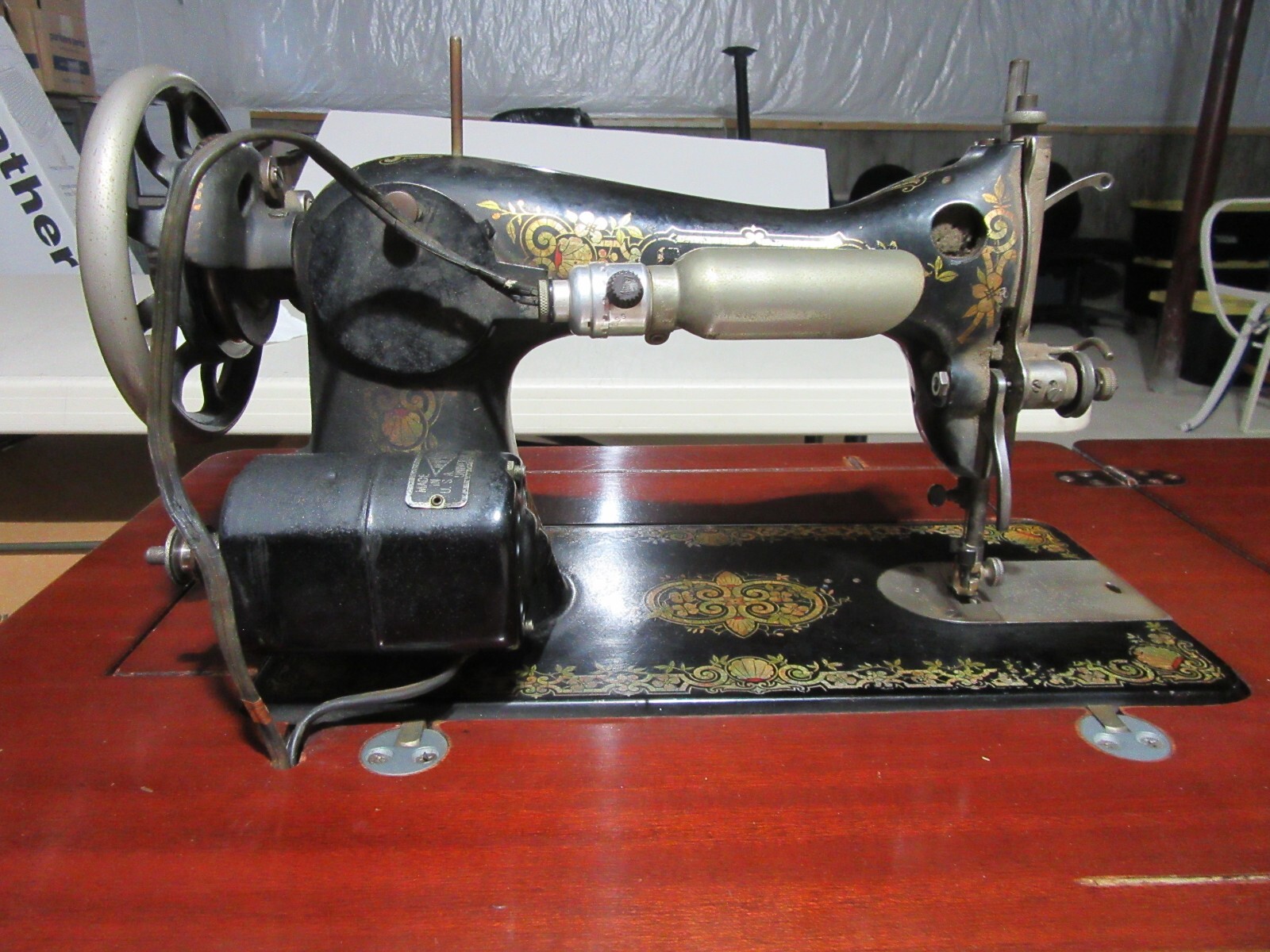 Antique 1916 Singer Model 15 