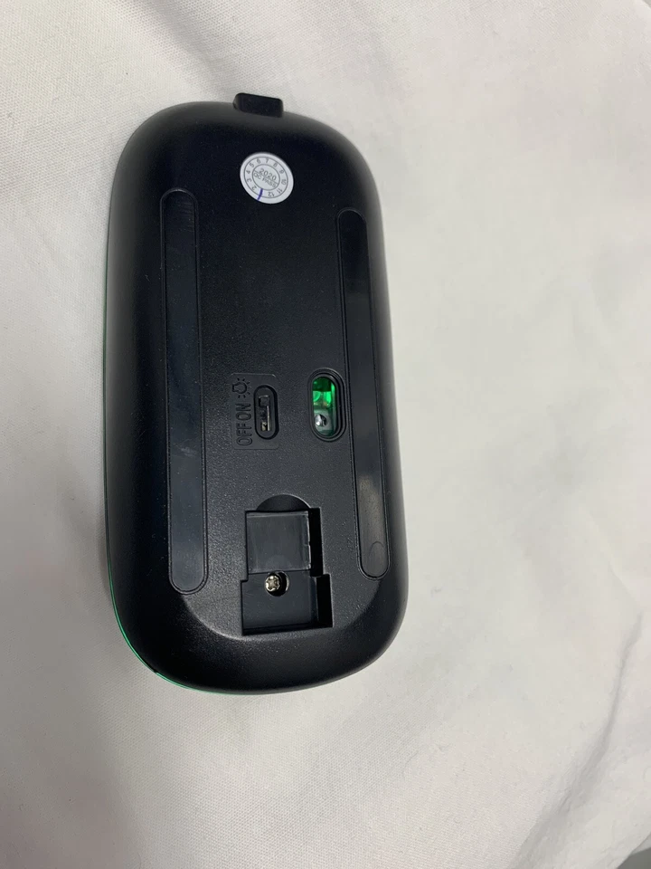 R8-A6 Wireless Charging Mouse with RGB Backlight DPI Adjustment Gaming Office - Image 3 of 4