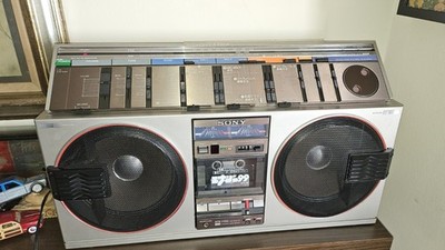 SONY CFS 99 BOOMBOX IN GOOD CONDITION