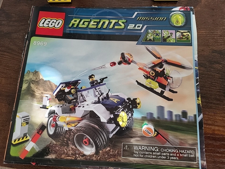 Lego Agents Lot : Gold Hunt, 4 Wheeling Pursuit, River Chase, Helicopter, Bike - Image 2 of 4