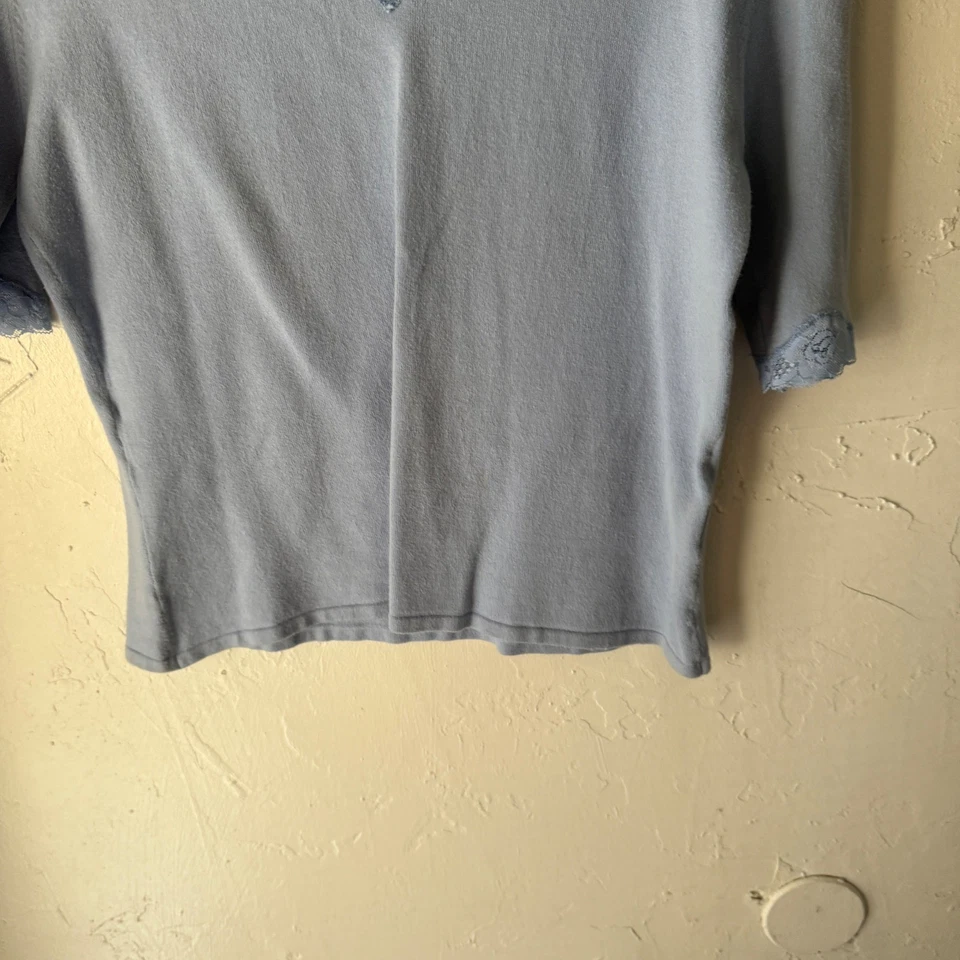Top Pierre Cardin Y2k XL Azul Encaje Borde Cuello en V Tejido Encaje Hada de cabaña Foto 3 de 4