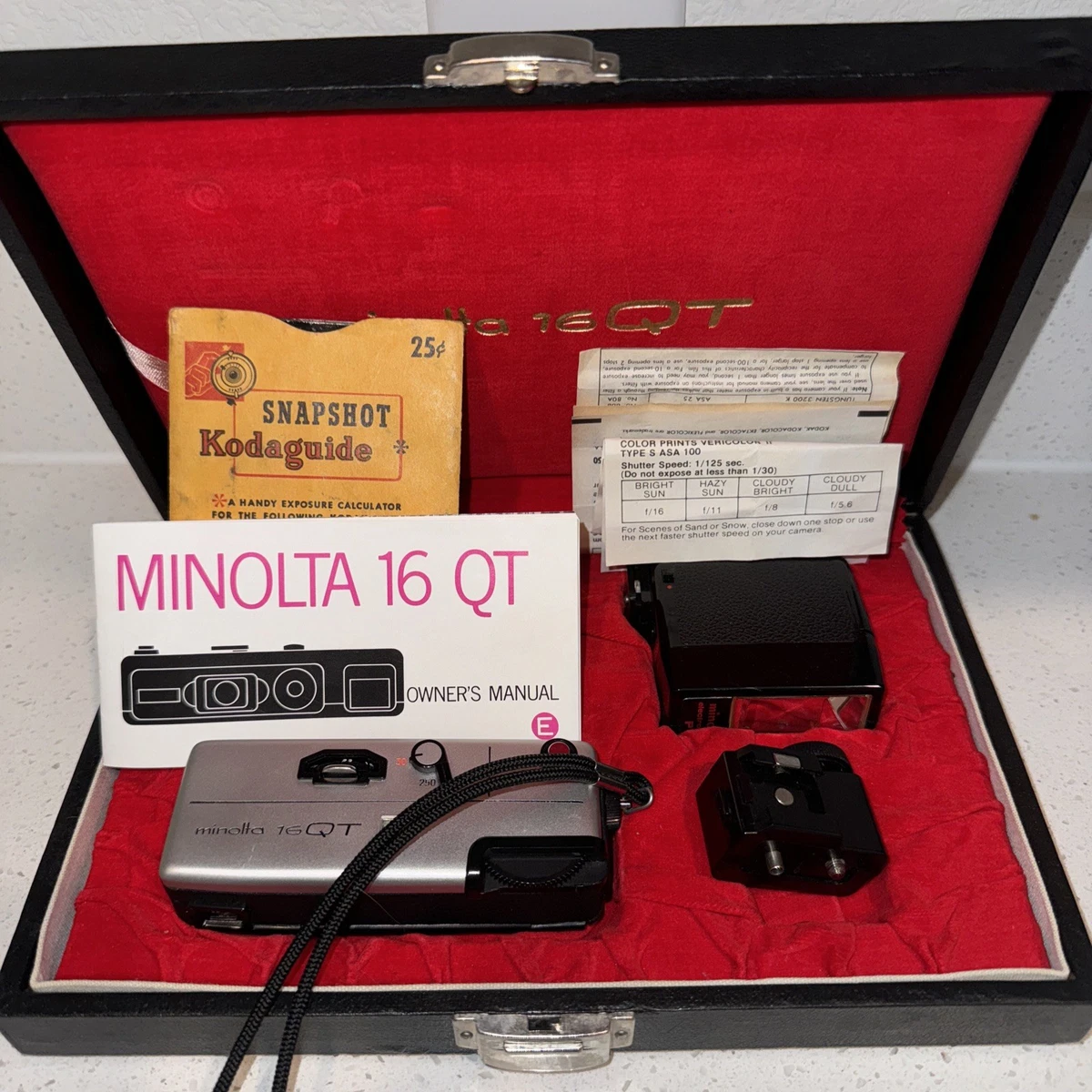 MINOLTA 16 QT FLASHGUN KIT フイルムカメラ MINOLTA 16 QT FLASHGUN KIT フイルムカメラ Minolta 16 QT Cubegun