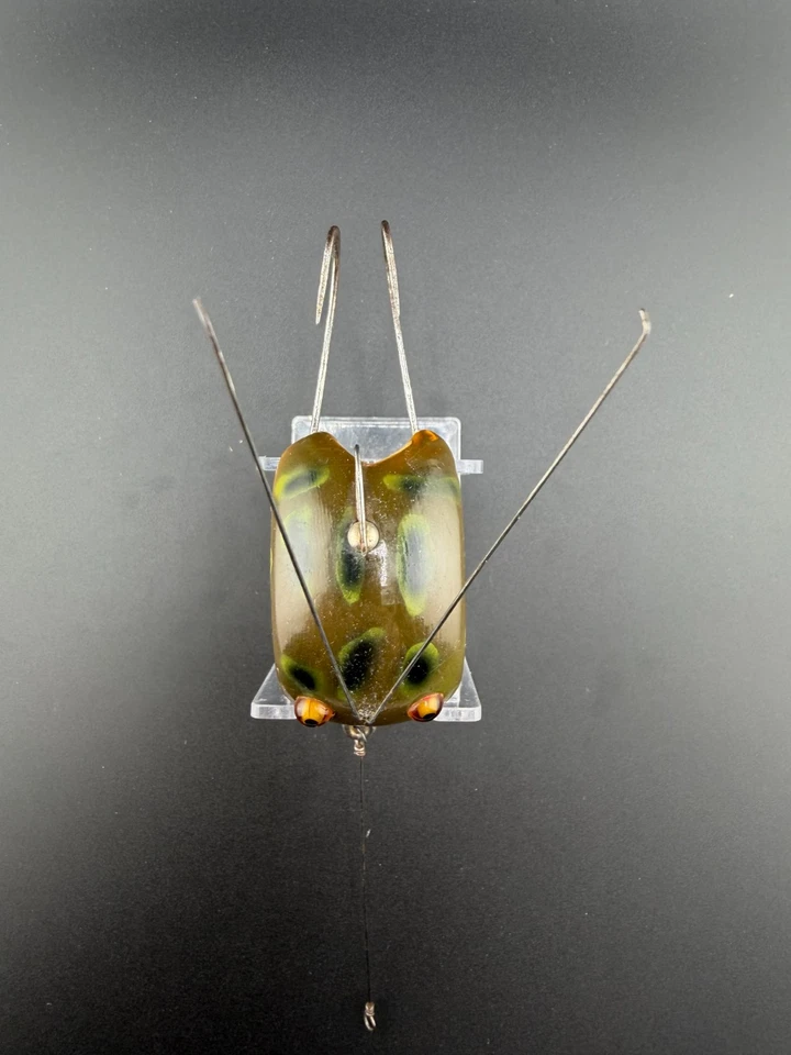 **EXTREMELY RARE ** Vintage Creek Chub Frog Spot Weed Bug No. 2800(Circa 1936) - Image 2 of 4