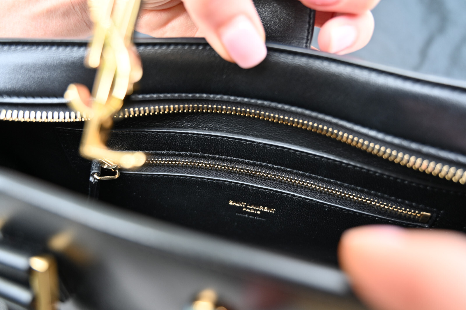 Borsa a tracolla Saint Laurent Cabas 568853 pelle nera