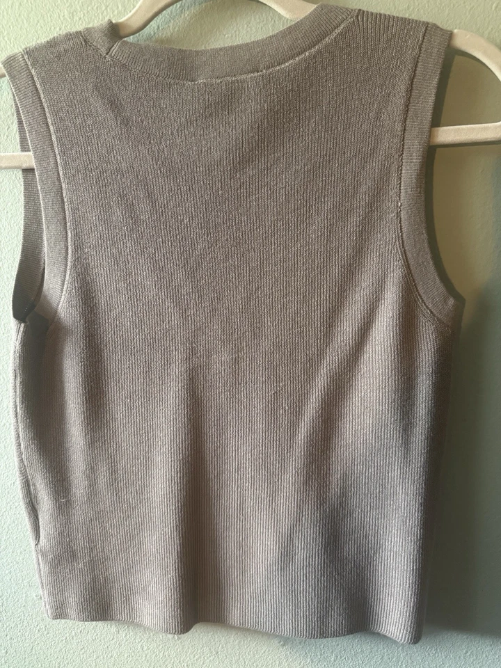 Suéter Chaleco Express Para Mujer Sin Mangas Tejido Botón Delantero Talla XS Taupe Nuevo con Etiquetas Foto 3 de 3