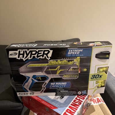 Nerf Hyper Rush-40 Pump-Action Blaster, bis zu 33 m/s Geschwindigkeit
